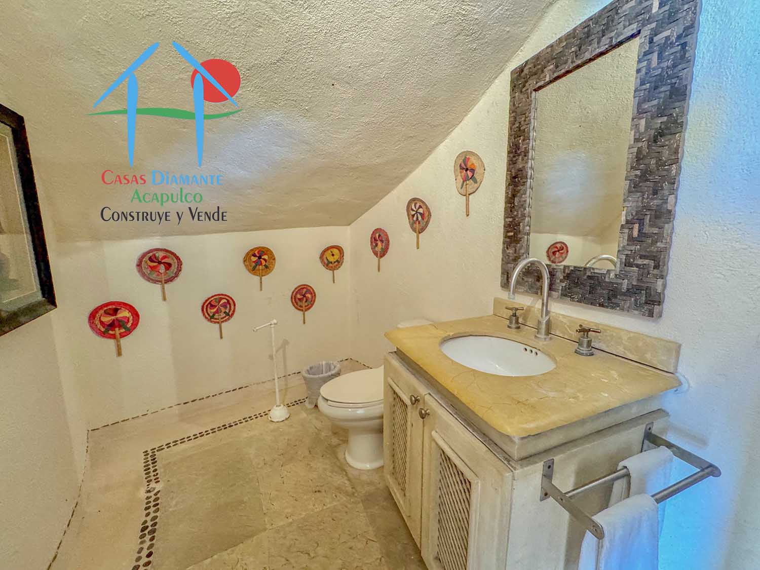 Cascada 8 - Baño de visitas 1